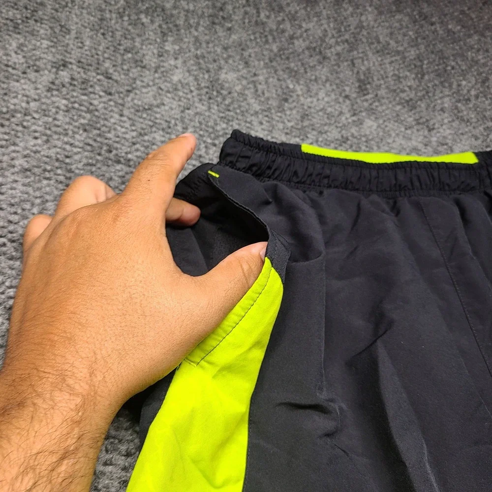 Under Armour HeatGear Mens Medium Black Neon Green Running Training Shorts